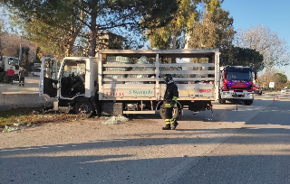 Tortoreto - Si scontrano camion e Mercedes: tre feriti